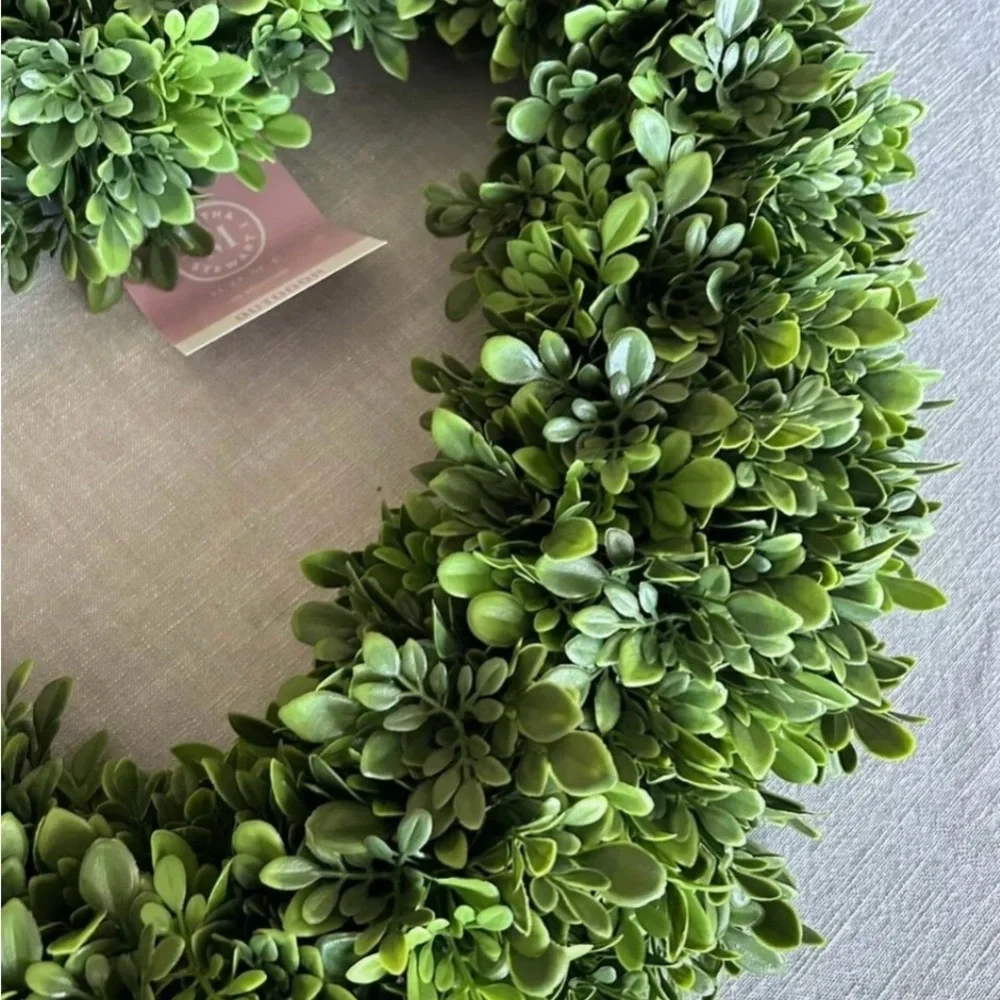 Martha Stewart Home Heart-Shaped Green Boxwood indoor/ outdoor Wreath NWT